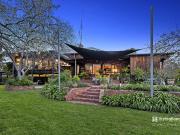 Spectacular Murray River Retreat Lifestyle, Luxury,...