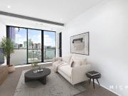 Spectacular Southbank Entertainer on an Epic Scale!