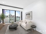 Spectacular Southbank Entertainer on an Epic Scale!