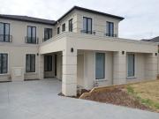 SPECTACULAR TOWN RESIDENCE MOUNT WAVERLEY SECONDARY...