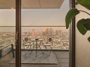Spektakuläre 2 Zimmer Wohnung im 31. Stock mit Skyline...