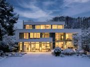 Spektakuläre Villa mit parkartigem Südgarten, Lift,...