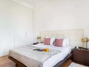 Splendid 2BR Apt w/balcony, 10mins to Praça do Comércio