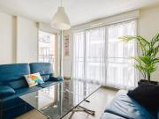 Splendid air conditioned 2 room apartment with balcony