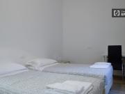 Splendida camera in appartamento con 5 camere da letto...