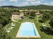 Splendida tenuta con vista a 360 gradi sulla campagna...