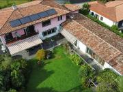 Splendida villa con grande giardino e piscina coperta /...