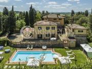 Splendida villa del 1500 tra le colline toscane con due...