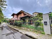 SPLENDIDA VILLA SINGOLA CON GIARDINO E TERRAZZI RECENTE...