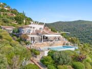 Splendide Vue Sur La Mer Du Cap Lardier Au Port De...