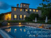 Splendido casale ristrutturato con 5 camere da letto,...