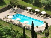 Splendido casale toscano in pietra ubicato sulle colline...