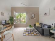 Split level apartment in private laneway setting