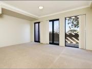 Split level apartment in the heart of Crows Nest