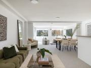 Split level apartment overlooking Prince Alfred Park