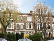 Split level spacious 4 bed flat with modern kitchen &...