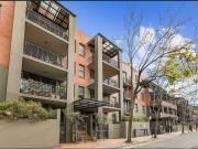 Split level, Top Floor, Entertainers Delight!