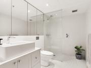 Split Level Two Bedroom Apartment in Elizabeth Bay