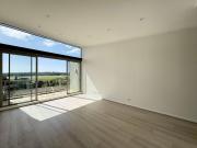 Split Level Two bedroom apartment with Racecourse Views