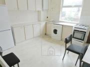 Spring Grove Walk, Hyde Park, 4 Bedroom House