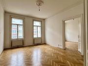# SQ CHARMANTE ALTBAUWOHNUNG IN EINEM GEPFLEGTEN ALTBAU...