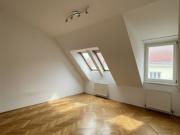 # SQ HELLE 2 ZIMMER DACHGESCHOSSWOHNUNG IN ZENTRALER UND...