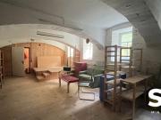 #SQ Lager und Werkstatt im Gewölbekeller eines...