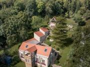 Sq wohnen im grünen – grundstück mit bestandsgebäuden in...