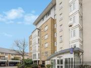 St. Davids Square, London, 3 Bedroom Apartment
