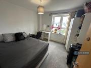 St. Davids Square, London, E14 1 bed in a flat share to...