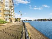 St. Davids Square, London E14, 2 bed flat to rent,...