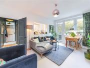 St. James's Avenue, London E2, 2 bed flat to rent,...