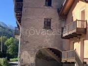 Stabile/palazzo in vendita a La Salle