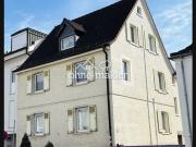 Stadthaus in zentraler Lage renovierungsbedürftig