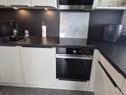 Stadtnah + grün! Ganz oben! Neuwertige 3 Zimmer Wohnung...