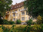 Stadtnahe Wohnung mit Tageslichtbad / EG rechts