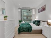 Staines Road, Hounslow TW3, 1 bed flat to rent, £1,700...