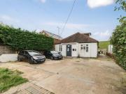 Staines upon thames, Surrey, 6 Bedroom Detached