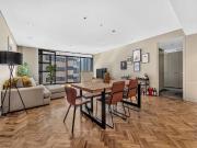 Stamford Residences: Spacious East facing City apartment