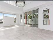 Stand alone Penthouse Style Modern apartment in...