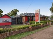 Standalone Office with Great Exposure and Parking Standalone Office with Great Exposure and Parking