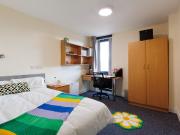 Standard En Suite H Has an Apartment