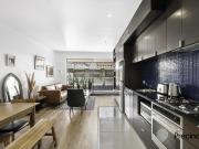 Standout contemporary apartment