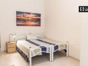Stanza accogliente in affitto in appartamento con 4...