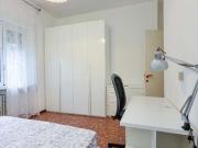 Stanza accogliente in affitto in appartamento con 6...