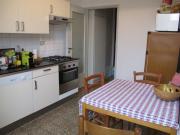 stanza ampia, luminosa accanto alla Bocconi