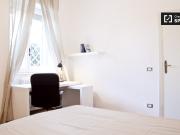 Stanza arredata in appartamento a San Paolo, Roma