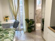 Stanza con bagno privato e cucinino indipendente