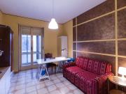 Stanza enorme in appartamento con 2 camere da letto a...