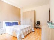 Stanza in affitto in appartamento a 3 camere da letto a...